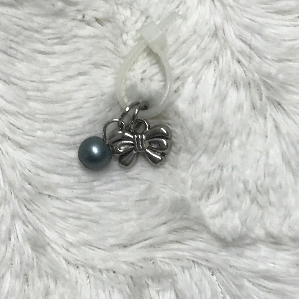 Bow and bead pendant.